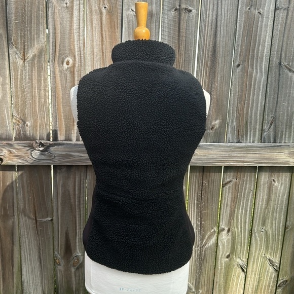 Fabletics Sedona Fleece Vest, size small - Picture 6 of 7